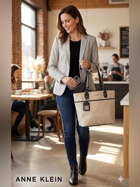 Anne Klein Tote Bag NWOT
Neutral Jacquard & Brown
Trim | Spacious Everyday
Bag